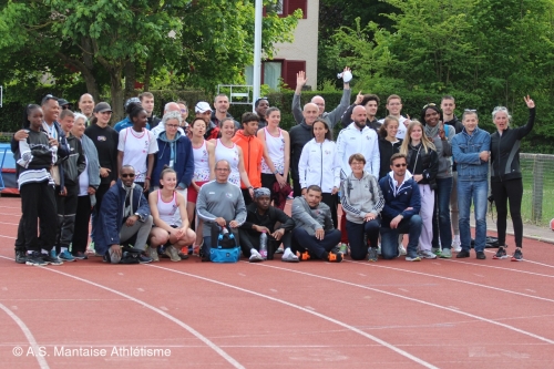 AS Mantaise Athlétisme mai 2023 interclubs photo de groupe